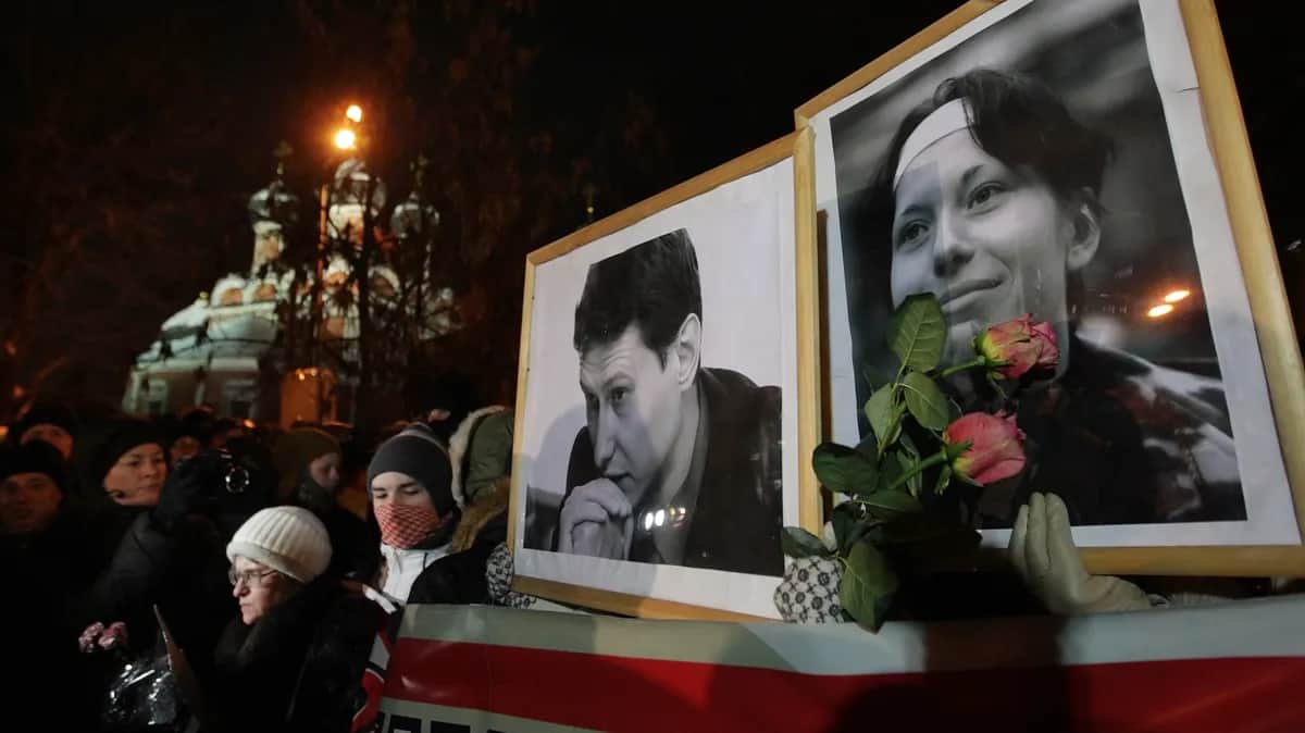 A rally in memory of murdered human rights lawyer Stanislav Markelov and Novaya Gazeta journalist Anastasia Baburova in Moscow, 19 January 2010. Photo: EPA / Yuri Kochetkov