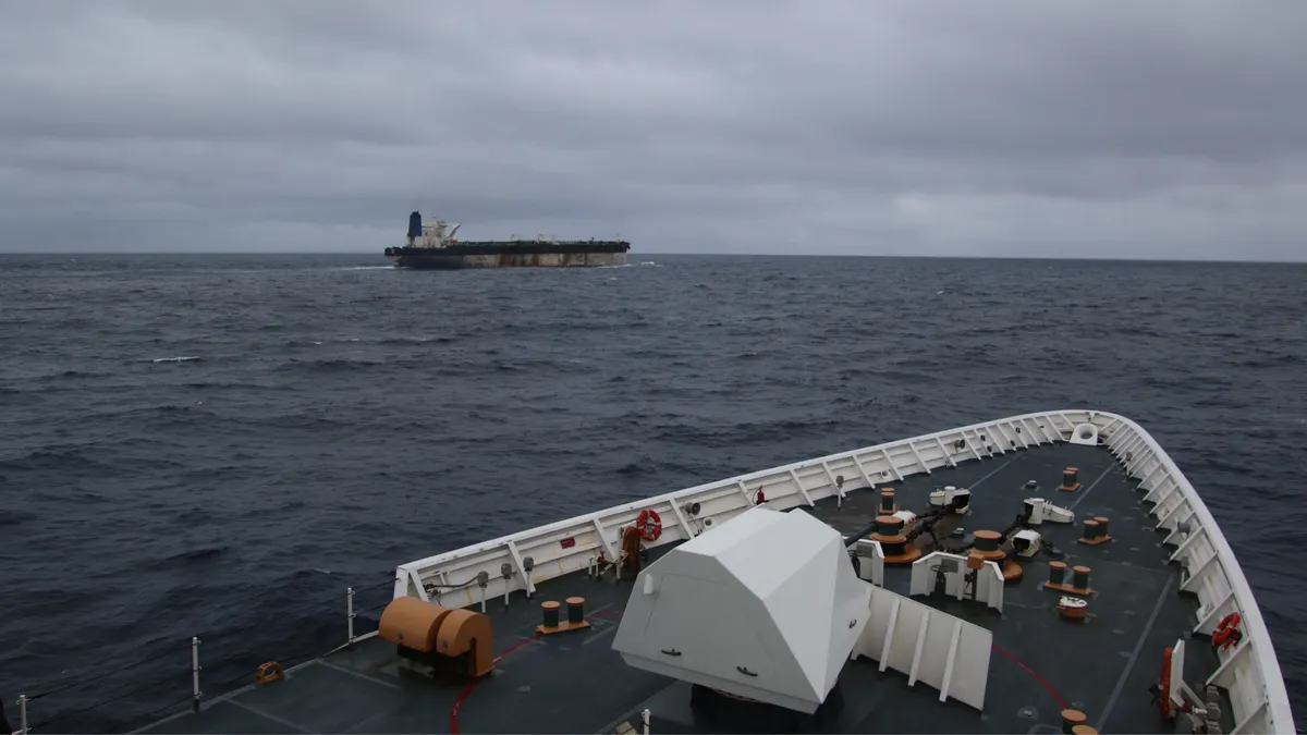 Американские военные задержали связанный с Россией танкер Marinera, который пытался загрузить нефть в Венесуэле