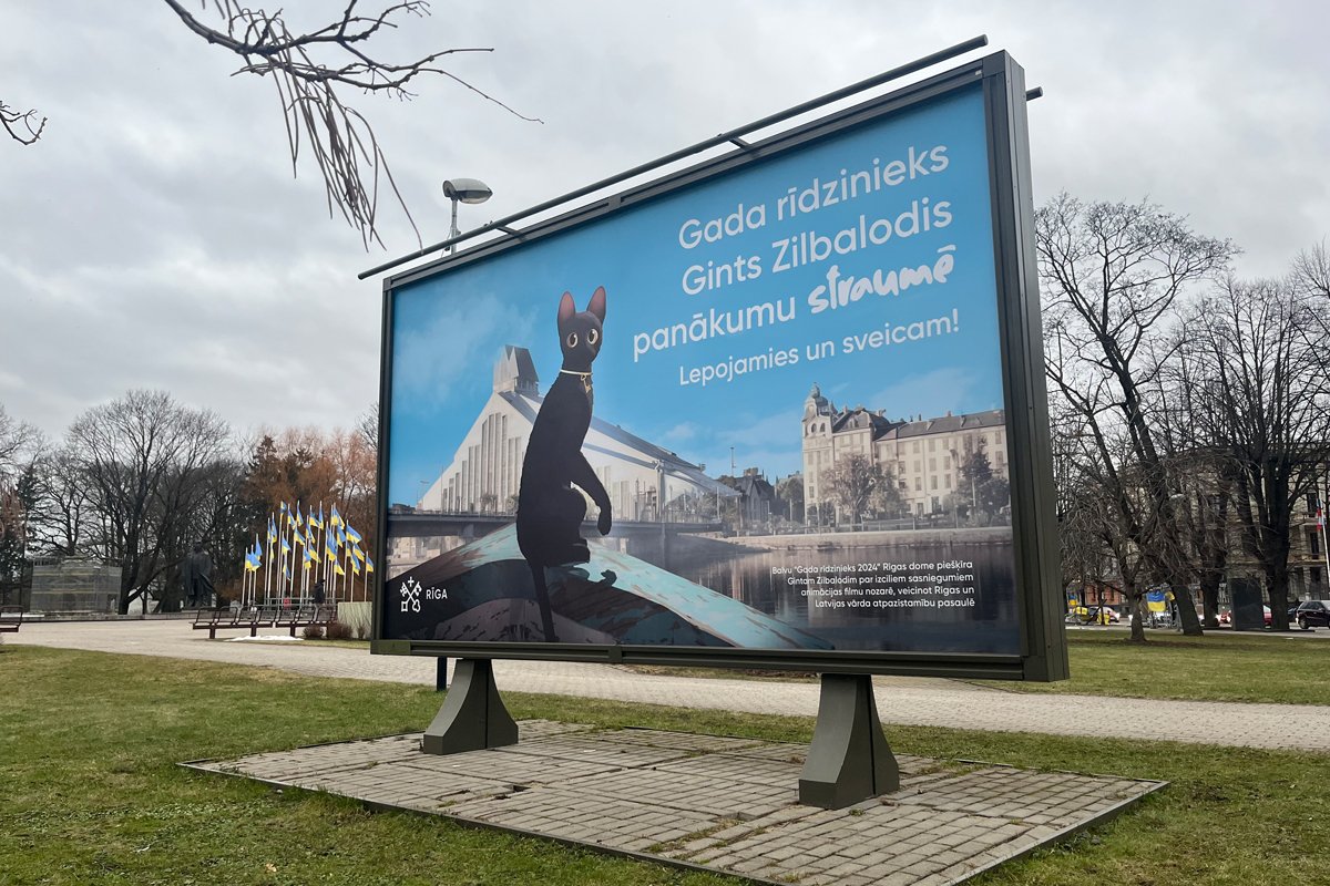 Плакат с мультфильмом «Поток» напротив российского посольства. Фото: «Новая-Европа»