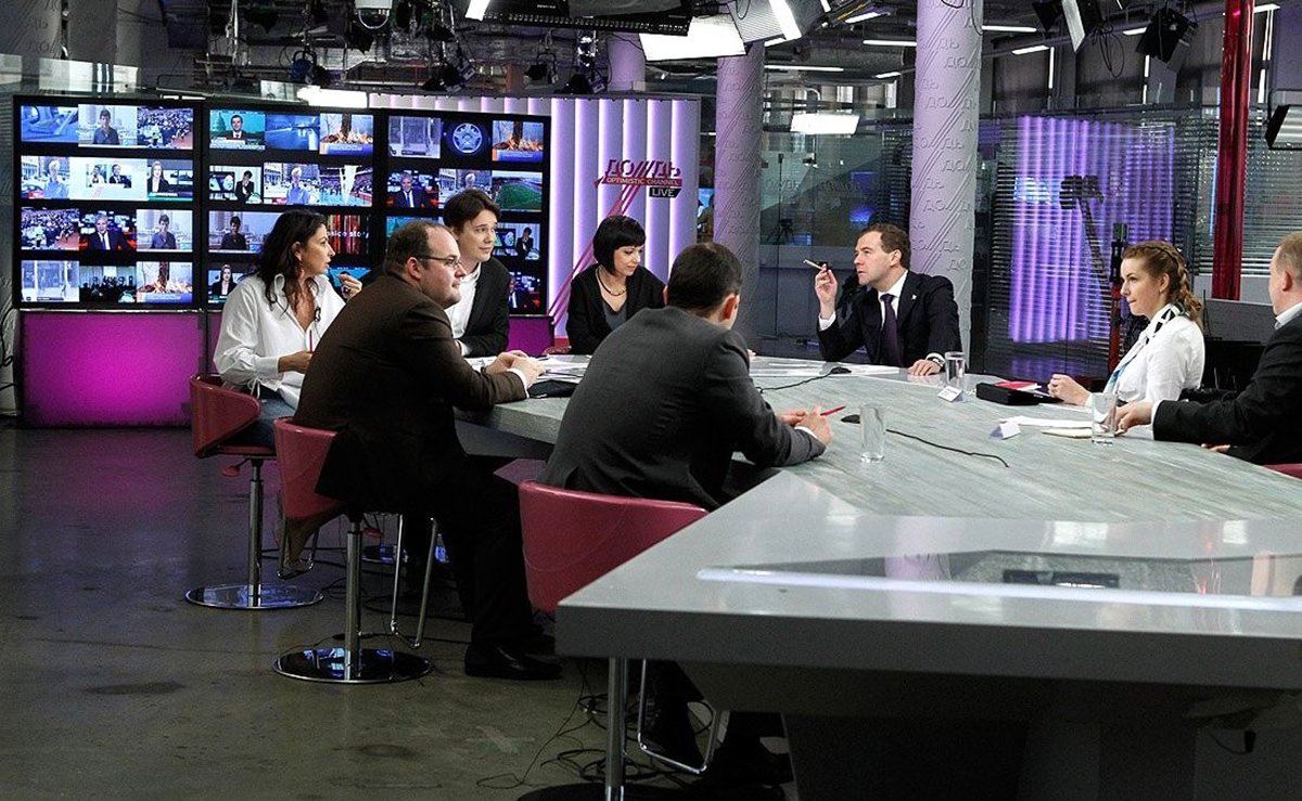 Дмитрий Медведев в студии телеканала «Дождь», 2011 год. Фото: kremlin.ru / Wikimedia