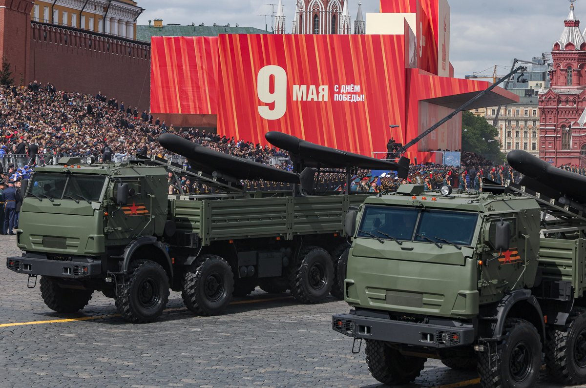 Российские беспилотники «Герань-2» на параде, Москва, 9 мая 2025 года. Фото: Максим Шипенков / EPA
