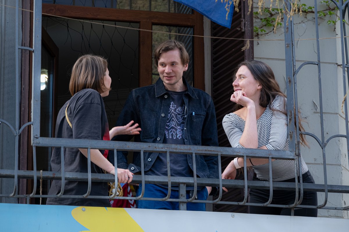 Волонтеры Маргарита, Сергей и Алина в офисе Choose to help. Фото: Дмитрий Вепрев