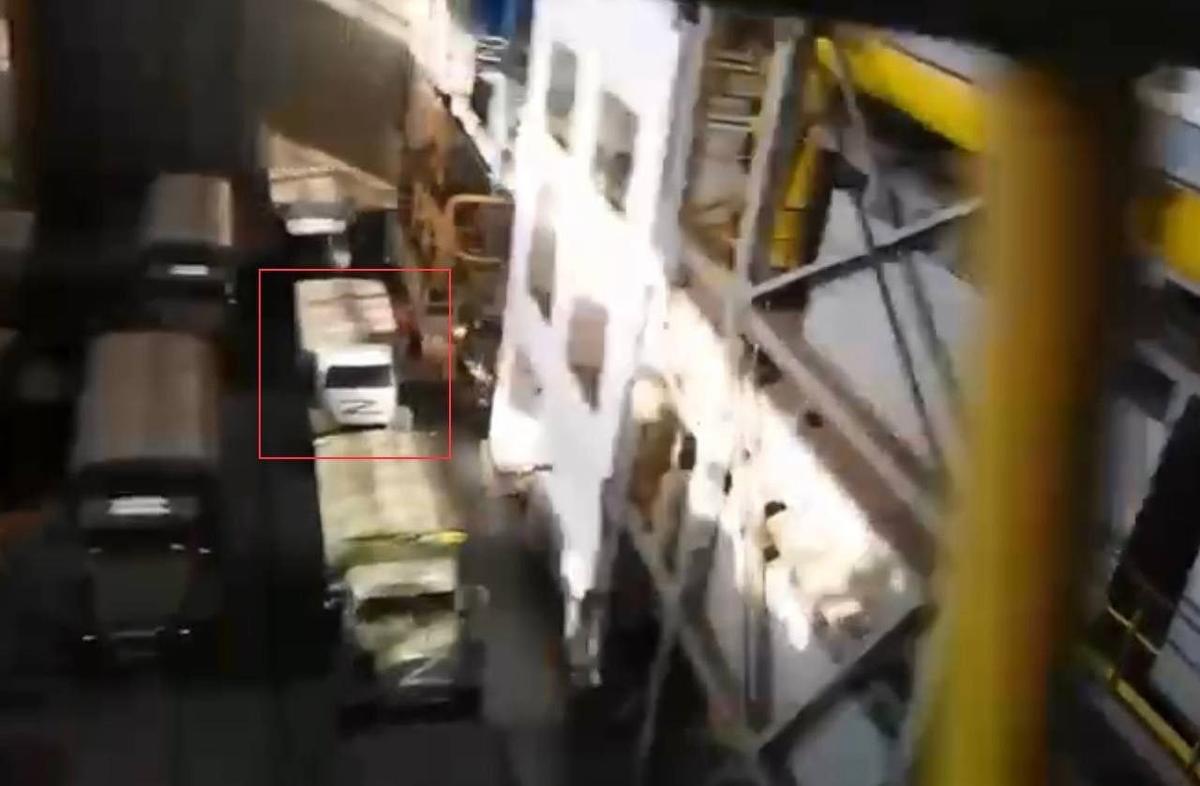 Военная техника в машинном зале Запорожской атомной электростанции. Фото: Telegram