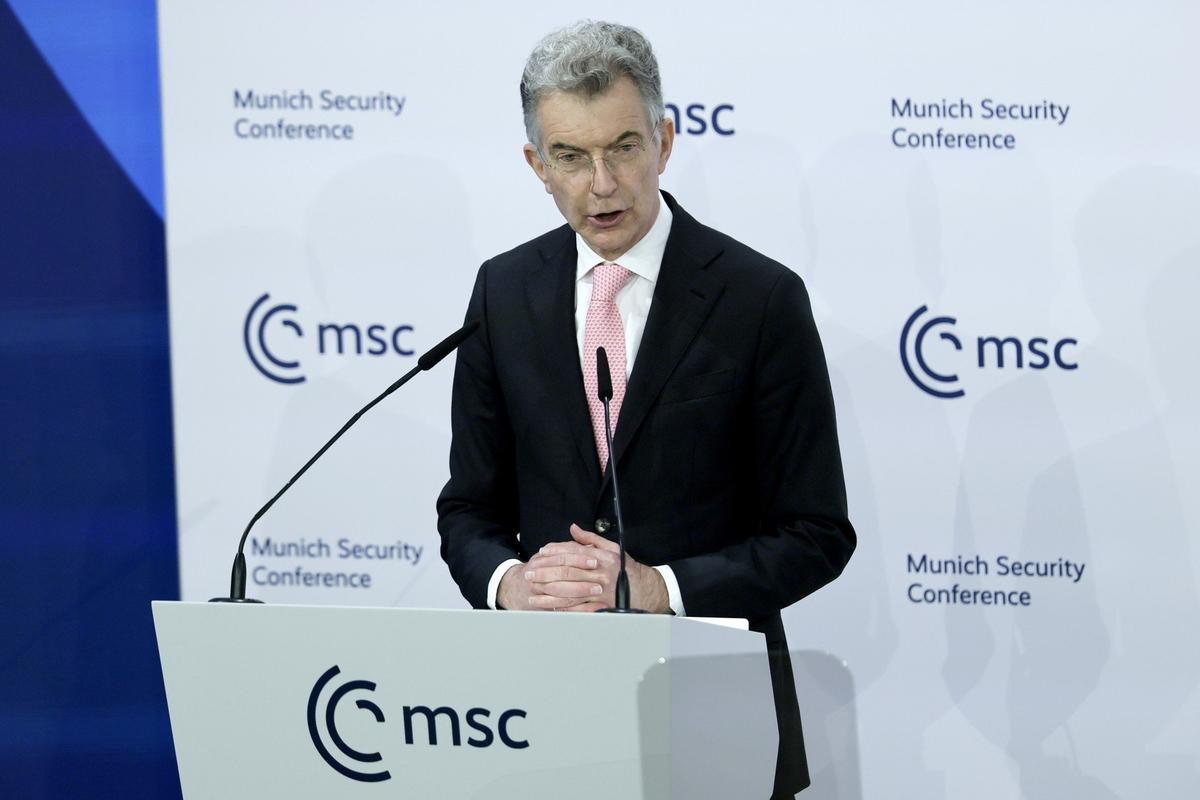 Председатель Мюнхенской конференции по безопасности Кристоф Хойсген выступает на 61-й Мюнхенской конференции по безопасности (MSC), Германия, 14 февраля 2025 года. Фото: R onald Wittek / EPA-EFE