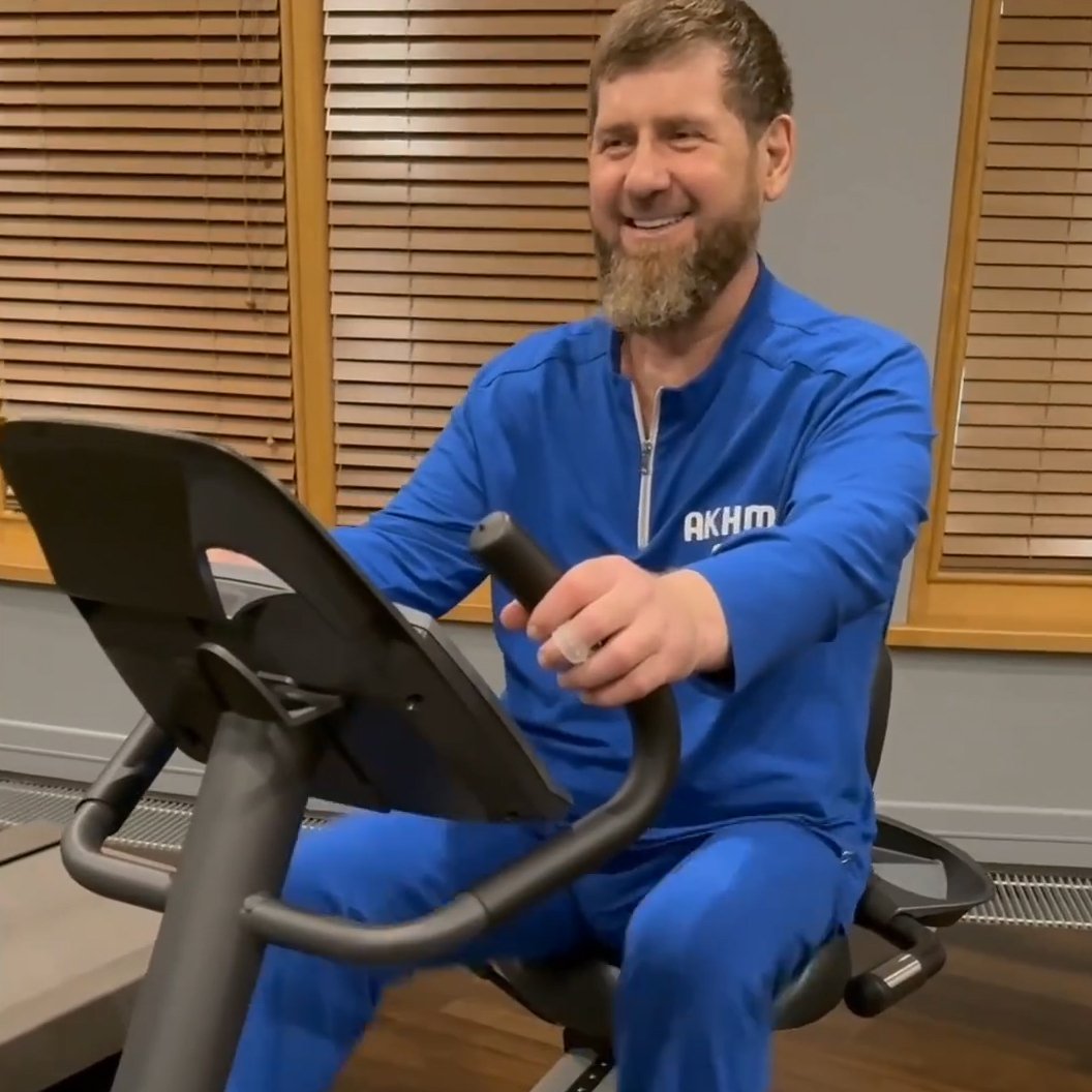 Рамзан Кадыров на велотренажере, 1 августа 2025 года. Фото: Рамзан Кадыров /  VK