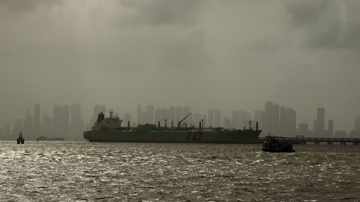 Танкер в Аравийском море у побережья Мумбаи, Индия, 5 августа 2023 года. Фото: Sebastien Berger / AFP / Scanpix / LETA
