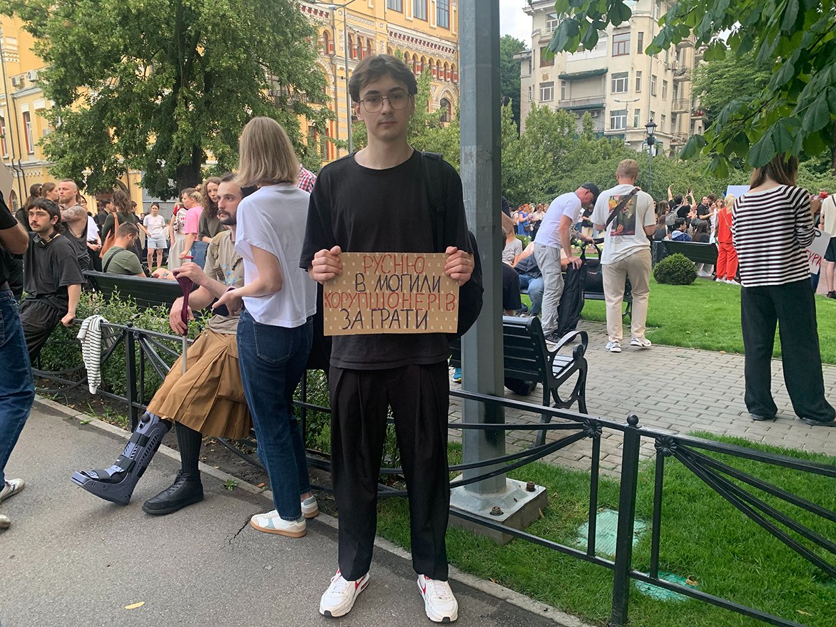 24-летний киевлянин Алексей: «Европейцы теперь могут пересмотреть планы. Фото: Ольга Мусафирова военной помощи Украине»