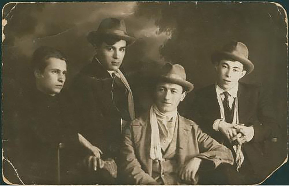 Слева направо: Васіль Каваль, Сяргей Дарожны, Змітрок Астапенка, Юлій Таўбін, 1930. Фото: Общественное достояние / Wikimedia