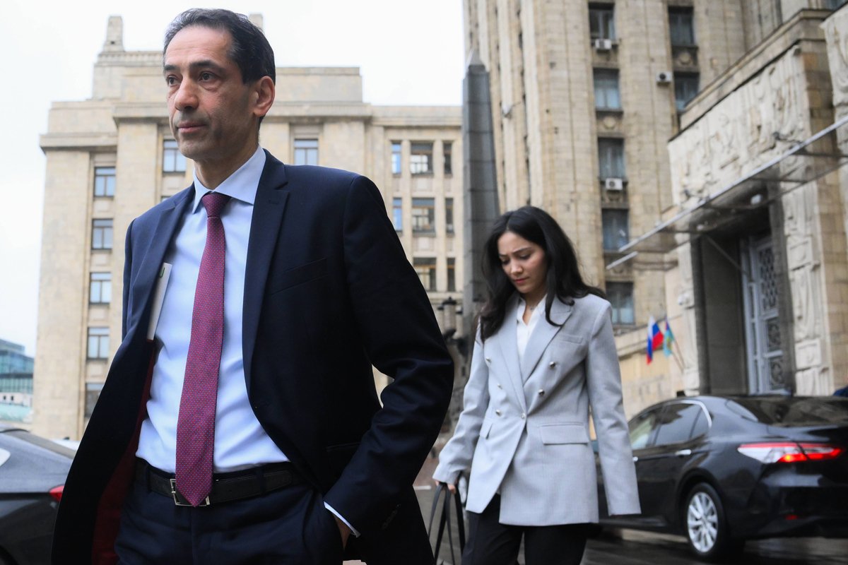 Посол Азербайджана в России Рахман Мустафаев у здания МИД РФ, Москва, 1 июля 2025 года. Фото: Алексей Мишев / Спутник / Imago Images / Scanpix / LETA