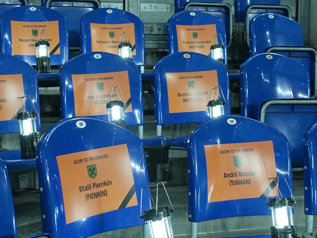 Пустые места на матче «Шахтера» с французским «Брестом» для фанатов, погибших на войне, январь 2025 года. Фото: Фото: пресс-служба ФК «Шахтер»