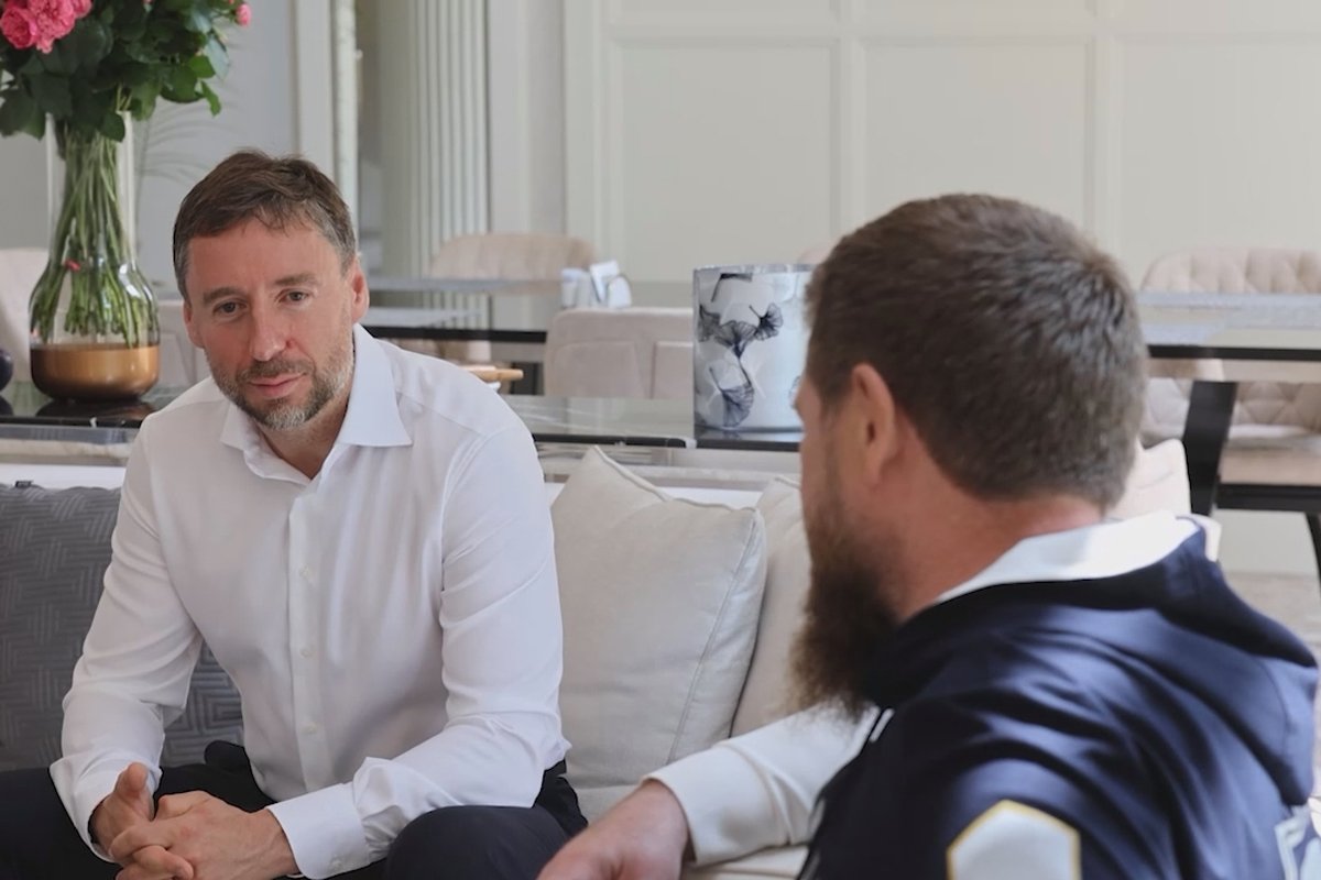 Владислав Бакальчук на встрече с Рамзаном Кадыровым. Фото: Telegram