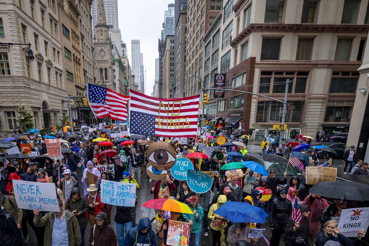 Акция противников Трампа «Никаких королей» в Нью-Йорке, США, 14 июня 2025 года. Фото: Michael Nigro / Sipa USA / Vida Press