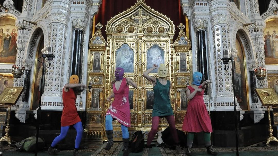 Панк-группу Pussy Riot признали «экстремистской» организацией и запретили в России