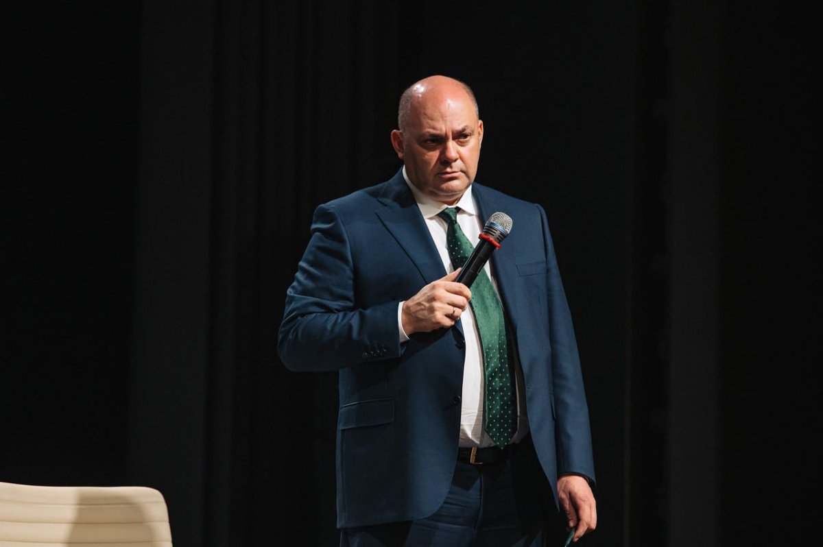 Алексей Смирнов отвечает на вопросы жителей, 12 ноября 2024 года. Фото: Алексей Смирнов / Telegram