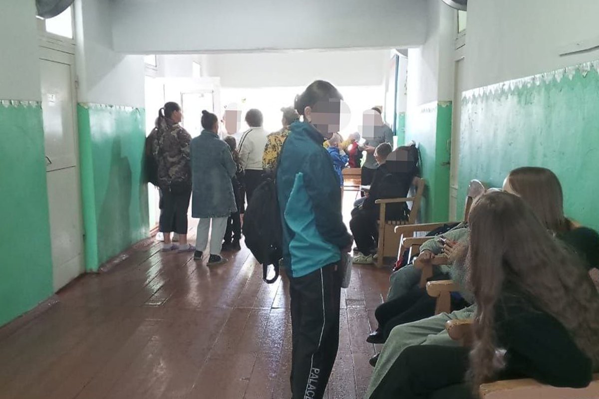 Очередь на прием к педиатру в амбулатории Тягуна, 21 мая 2025 года. Фото: @altaikrai / Telegram