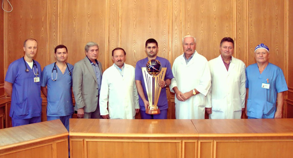 Групповой снимок, Институт имени академика Стражеско. Третий справа — профессор Лутай. Фото: strazhesko.org.ua