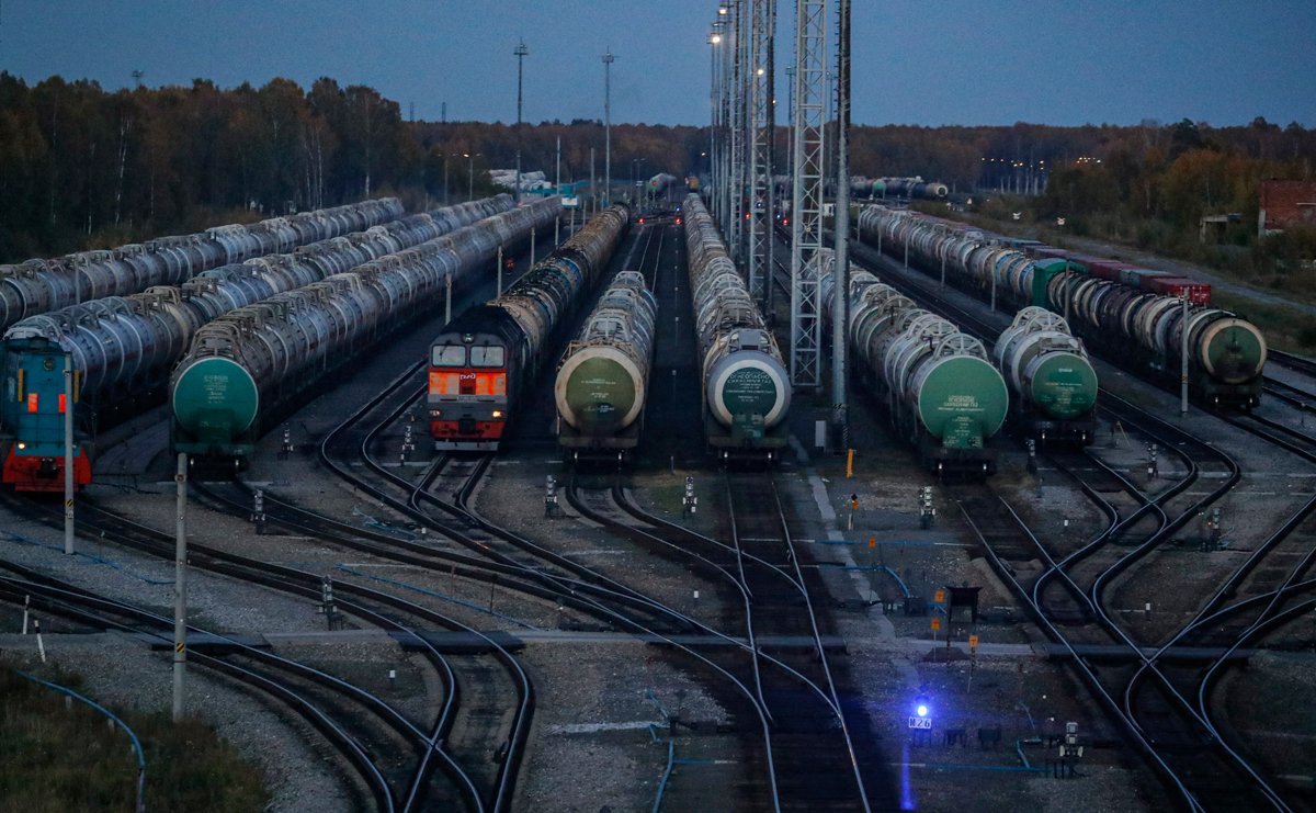 Цистерны на сортировочной станции в Тобольске, Тюменская область, 24 сентября 2021 года. Фото: Сергей Ильницкий / EPA