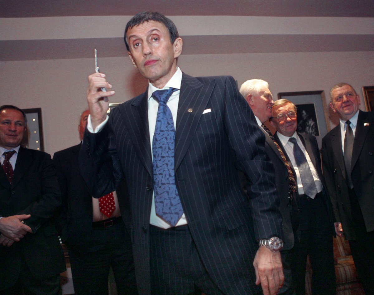 Юрий Айзеншпис на праздновании дня рождения клуба «Монолит», Москва, 6 ноября 2004 года. Фото: Алексей Куденко / Коммерсантъ / Sipa USA / Vida Press