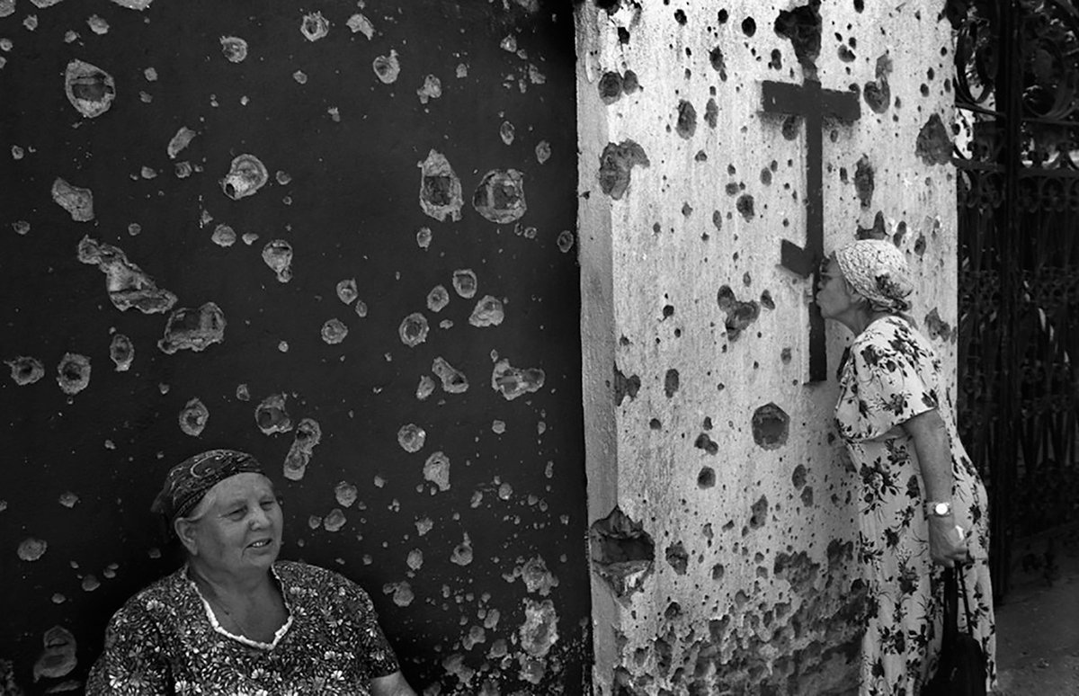 В церкви во время войны в Грозном, Чечня, 1994 год. Фото: Олег Климов / Liberty.su / Wikimedia