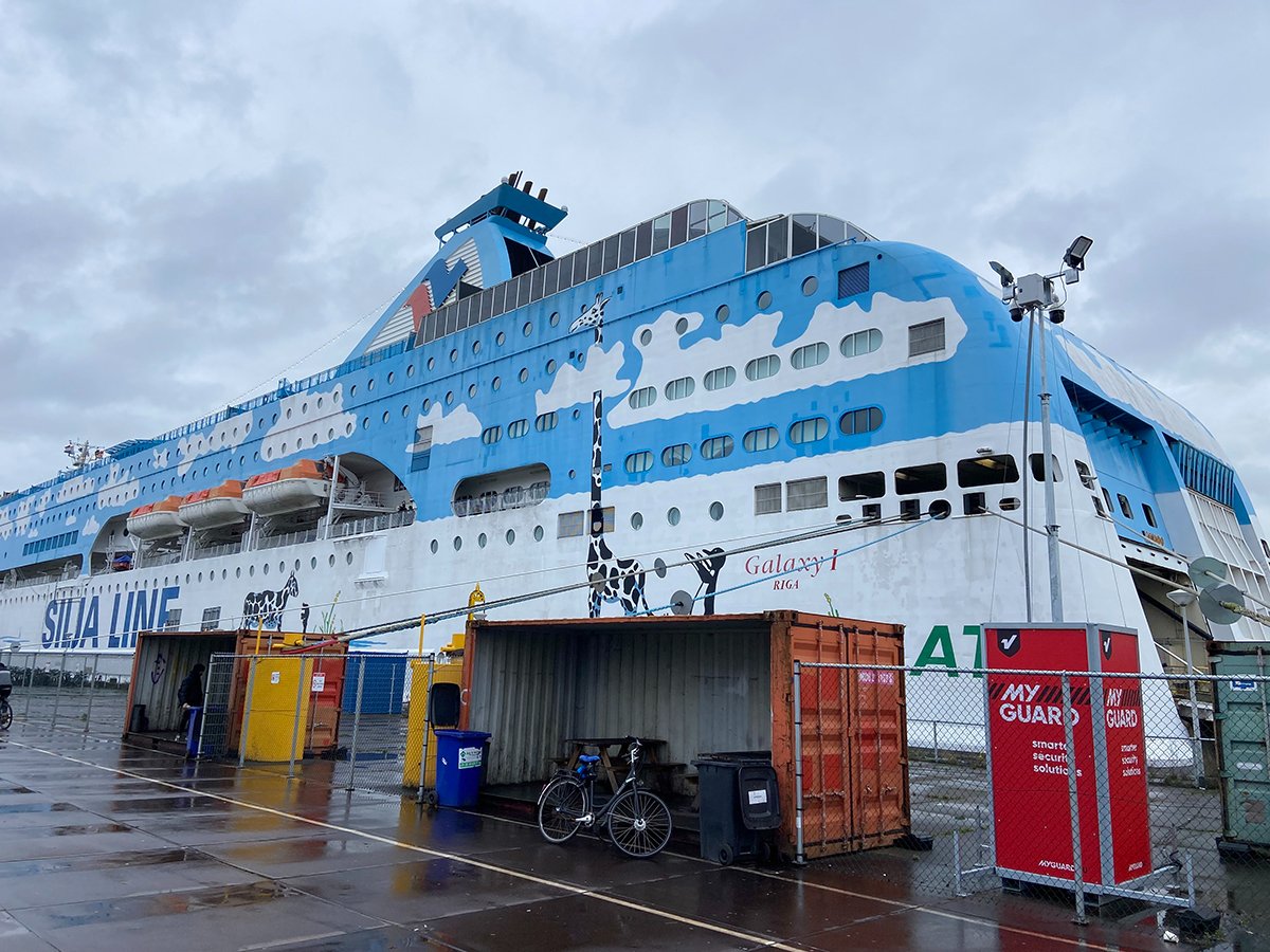 Лайнер Galaxy. Фото автора