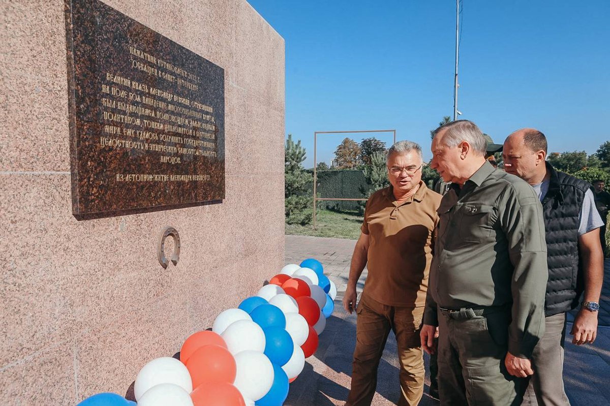 Губернатор Петербурга Александр Беглов на открытии памятника Александру Невскому в Мариуполе, 17 сентября 2022 года. Фото: телеграм-канал Беглова