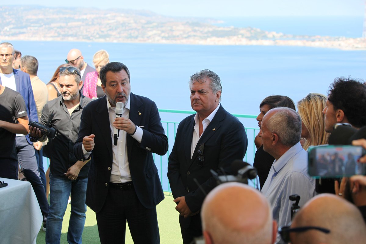 Вице-премьер и министр транспорта Маттео Сальвини встречается с журналистами после решения об одобрении строительства моста через Мессинский пролив, Вилла Сан-Джованни, Италия, 7 августа 2025 года. Фото: Studio Pirrotta / ipa-agency.net / PA Images / Scanpix / LETA