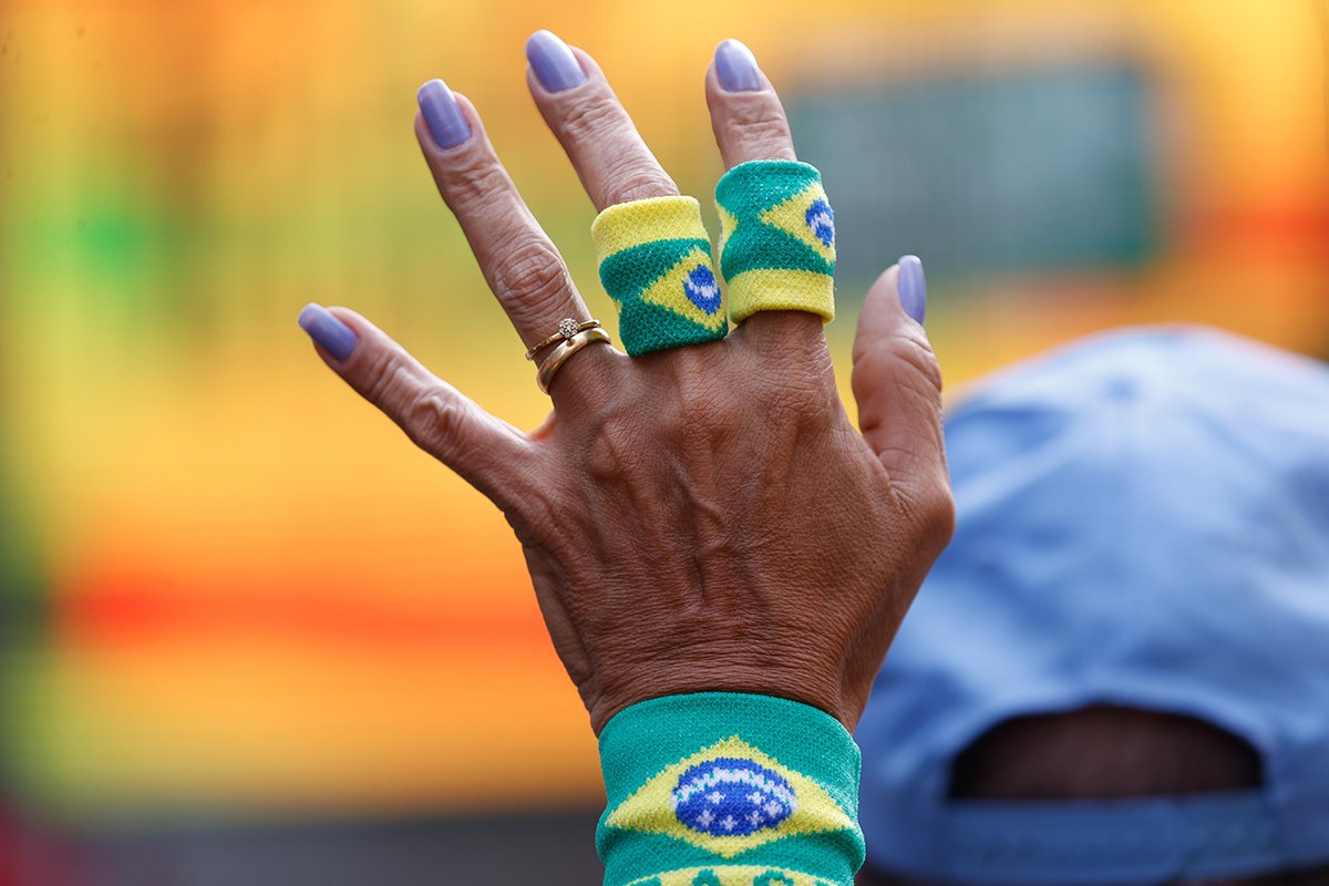 Сторонники бывшего президента Болсонару протестуют против приостановки работы социальной сети Илона Маска X в Бразилии. Фото: Sebastiao Moreira / EPA-EFE