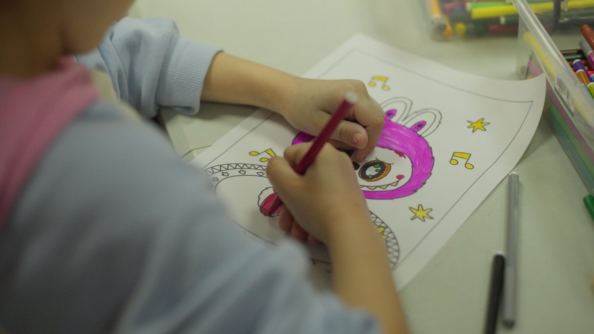 Образовательное пространство «Змістовно», где в укрытиях дети занимаются творчеством и обучением. Фото: hromadske