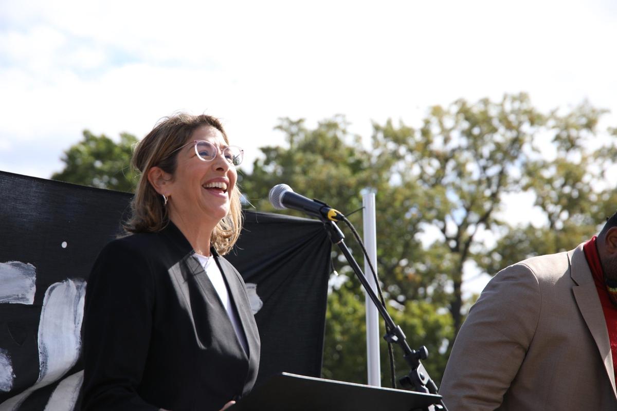 Наоми Кляйн на митинге в поддержку Палестины. Фото: IfNotNow/Twitter