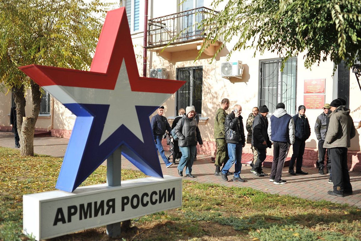 Очередь у пункта отбора на военную службу в Тамбове, 31 октября 2024 года. Фото: Алексей Сухоруков / Спутник / Imago Images / Scanpix / LETA