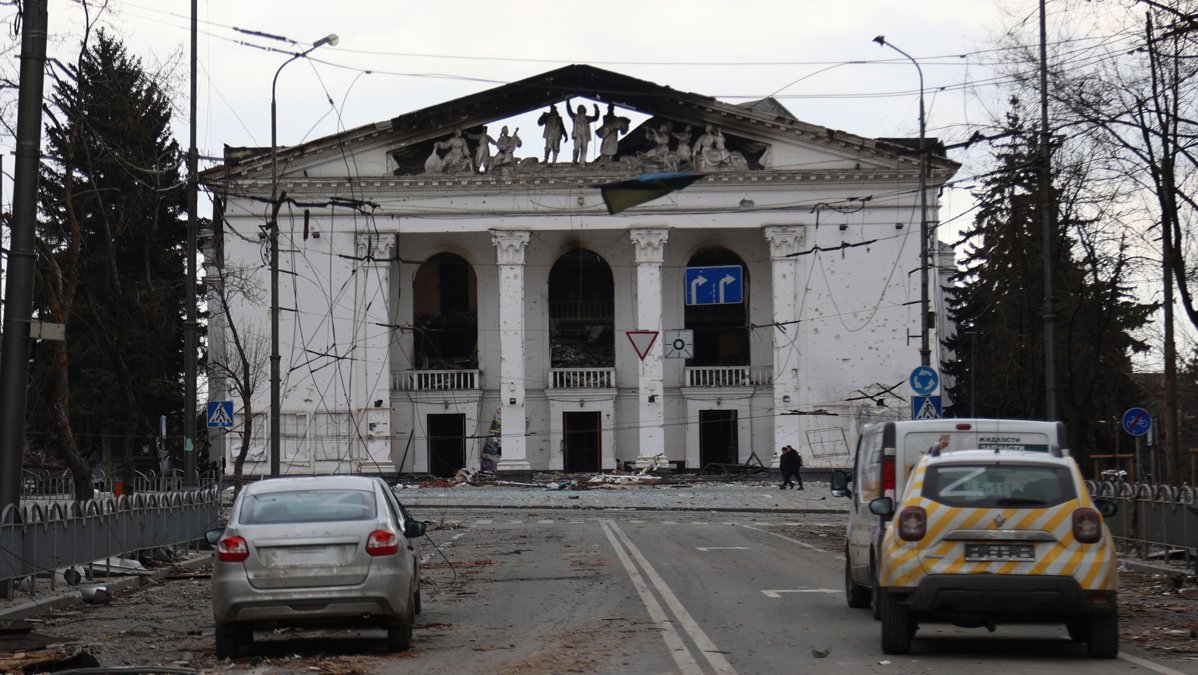 «Каждый день монтирую сцену, но выйти на нее не могу»