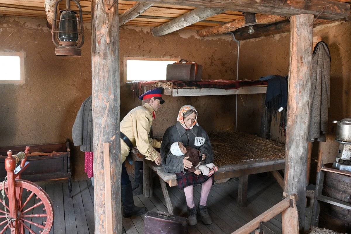 Диорама с изъятием ребенка в музее Акмолинского лагеря жён изменников Родины, Казахстан, 24 апреля 2023 года. Фото: Mikolaskova Lucie / CTK / ddp / Vida Press
