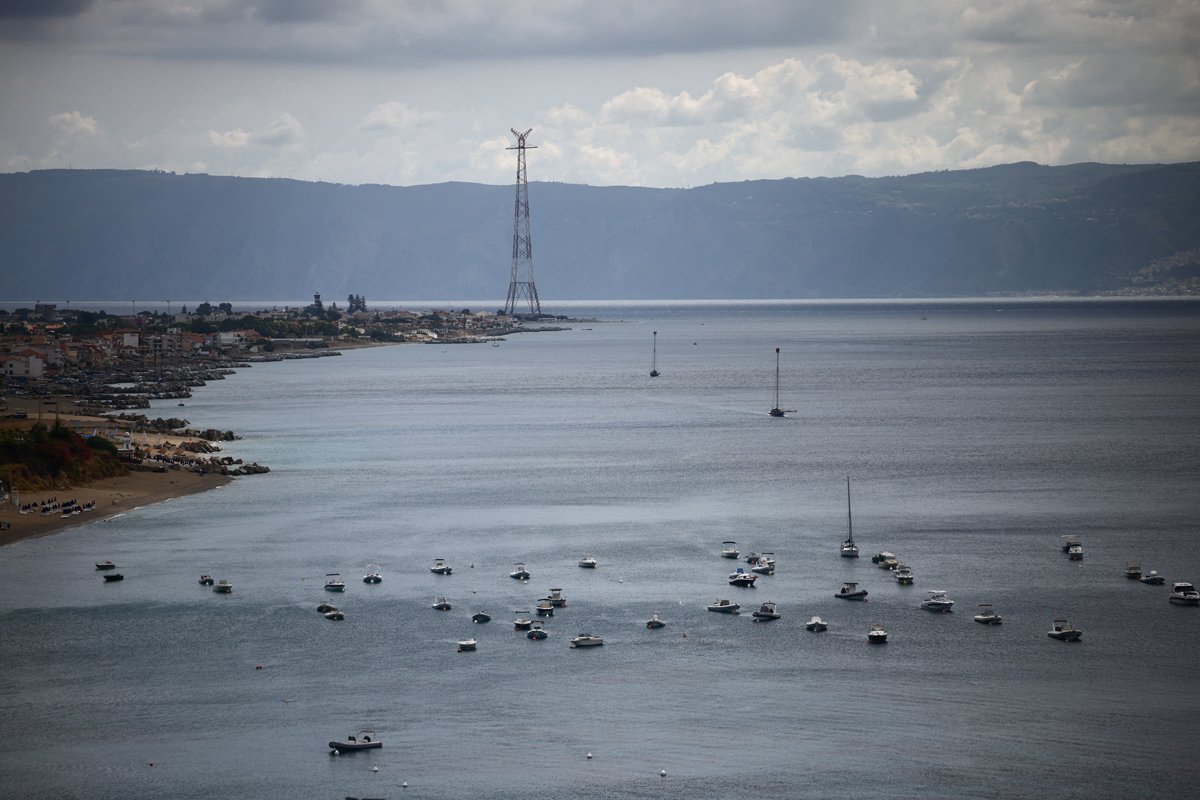 Вид на Мессинский пролив, Италия, 5 августа 2025 года. Фото: Yara Nardi / Reuters / Scanpix / LETA