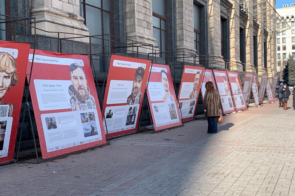 Выставка «Герои наших улиц» у главпочтамта, февраль 2025 года. Фото: Ольга Мусафирова