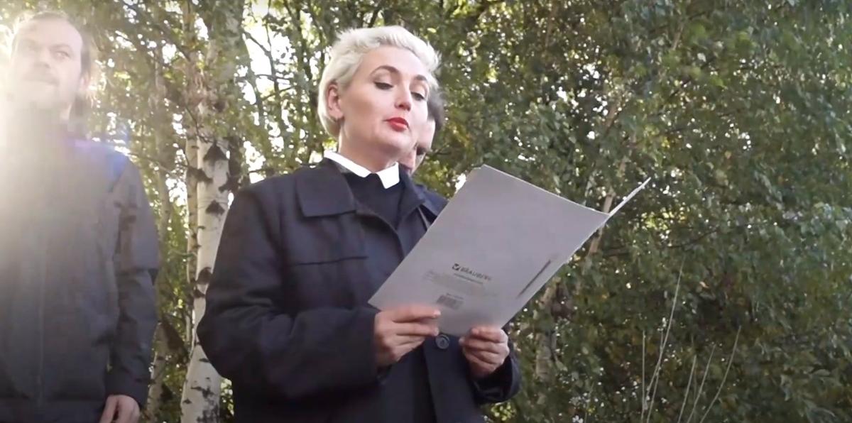 Фрагмент спектакля «Страх и нищета в Третьей империи» Театра переходного периода. Фото: скрин видео