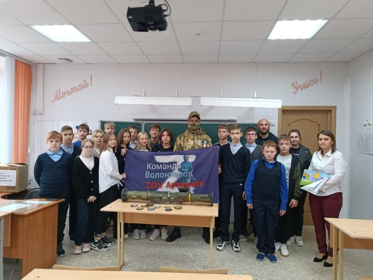 Встреча с наемником ЧВК «Вагнер» Александром Расправиным в школе поселка Выездное в Нижегородской области. Фото: МБОУ Выездновская СШ/«ВКонтакте»