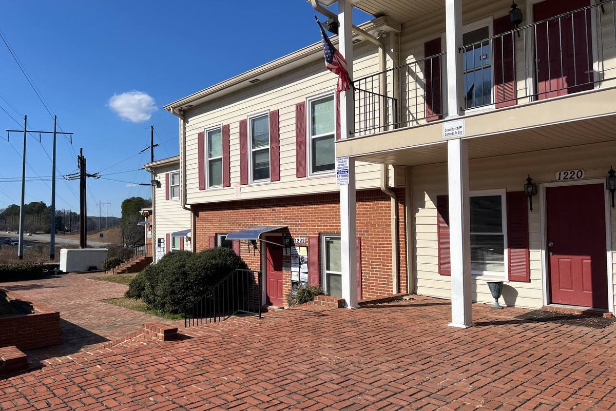 Здание бизнес-центра, в котором расположен офис All Stop Motors. Фото Елизаветы Кирпановой