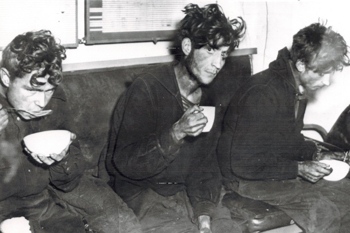 Спасённые Крючковский, Поплавский, Зиганшин, март 1960 года. Фото: ВМС США / UPI Telephoto / Wikimedia