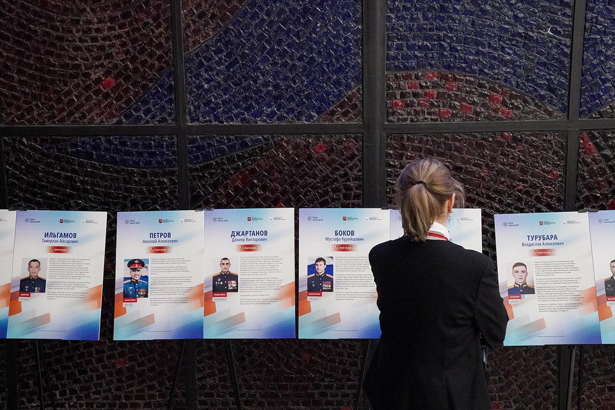 Фотографии со стенда проекта «Героями не рождаются. Наши дни!» в Музее Победы на Поклонной горе, Пелагия Тихонова / Агентство «Москва»