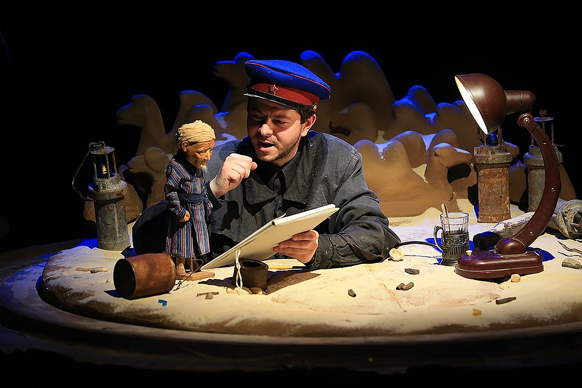 Спектакль с куклами «И дольше века длится день». Фото: Annarapeyko / Wikimedia