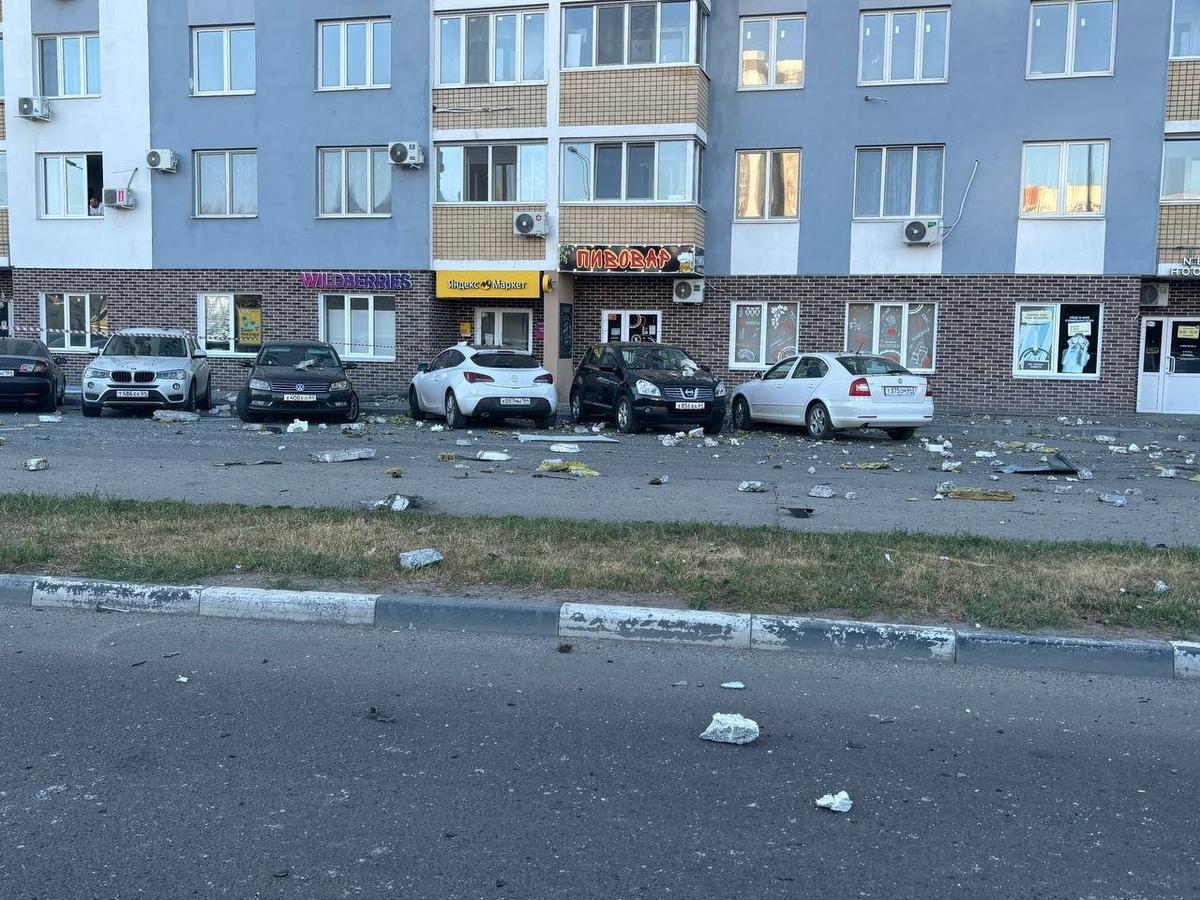 Последствия попадания дрона в жилой дом в Энгельсе, 26 августа 2024 года. Фото: телеграм-канал губернатора Саратовской области