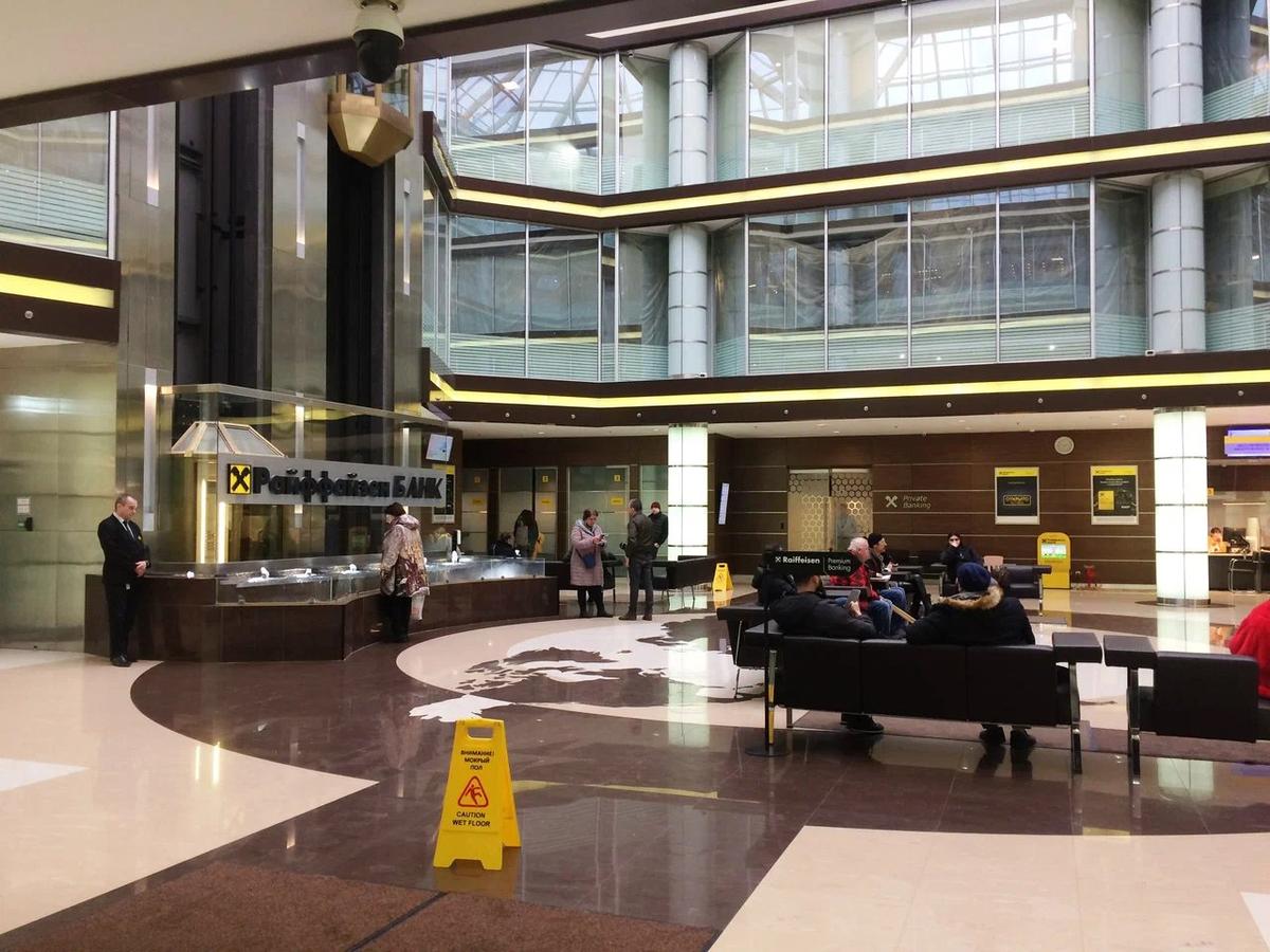 Здание Райффайзен Банка на Смоленской-Сенной площади. Фото: Яндекс.Карты