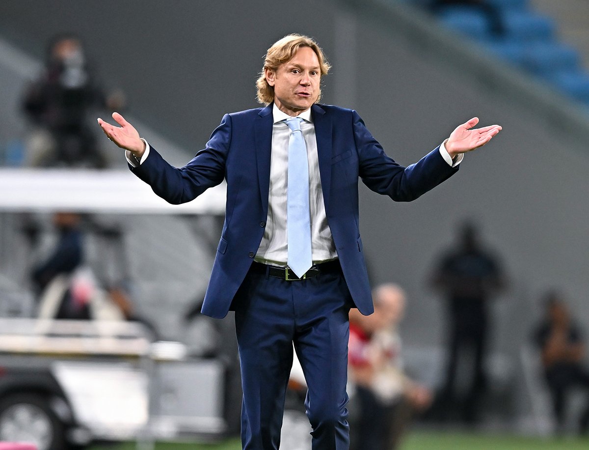 Валерий Карпин во время международного товарищеского матча по футболу между сборными России и Катара на стадионе «Аль-Джануб», Аль-Вакра, Катар, 12 сентября 2023 года. Фото: Noushad Thekkayil / EPA-EFE