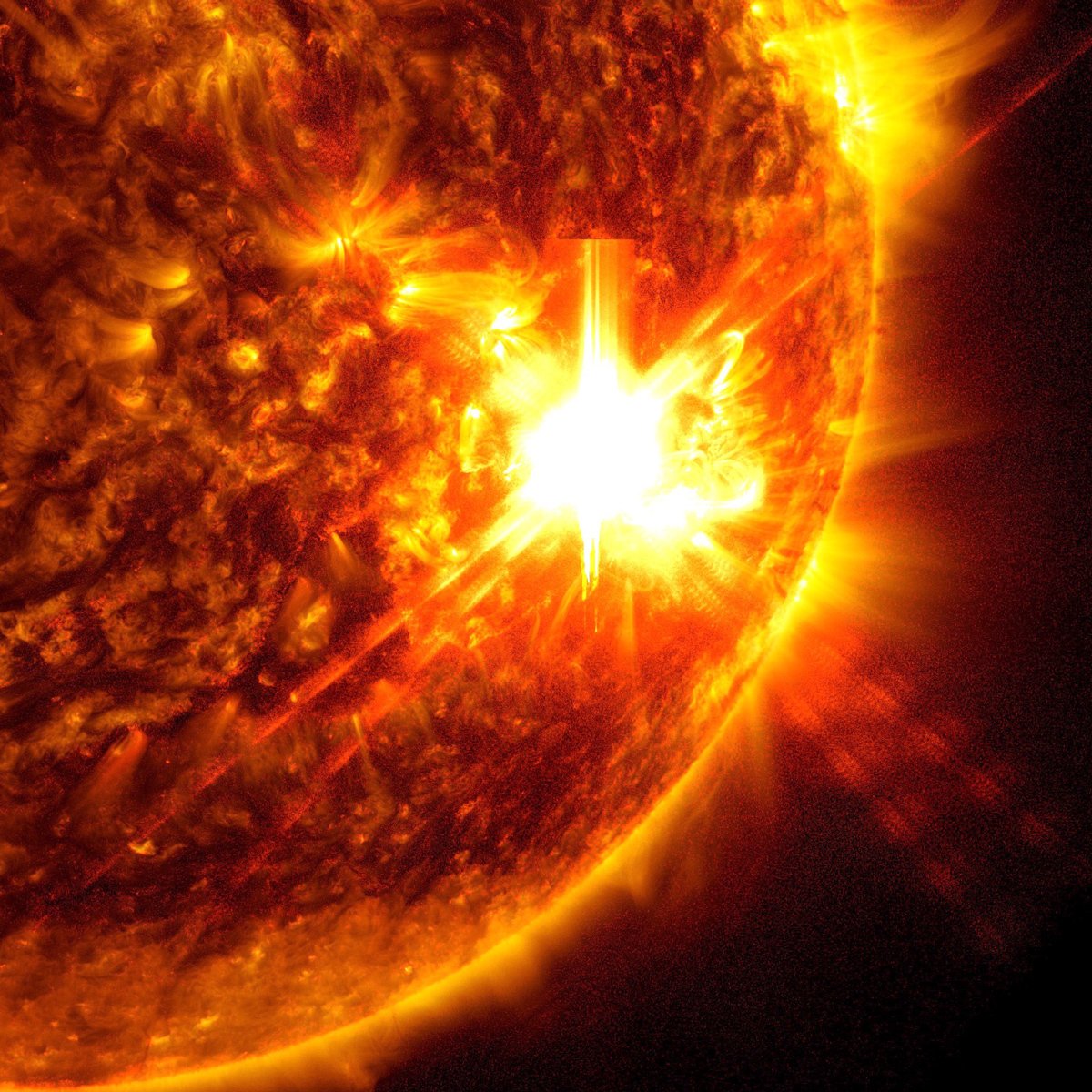 Сильная вспышечная активность на Солнце, 10 мая 2024 года. Фото: NASA / SDO