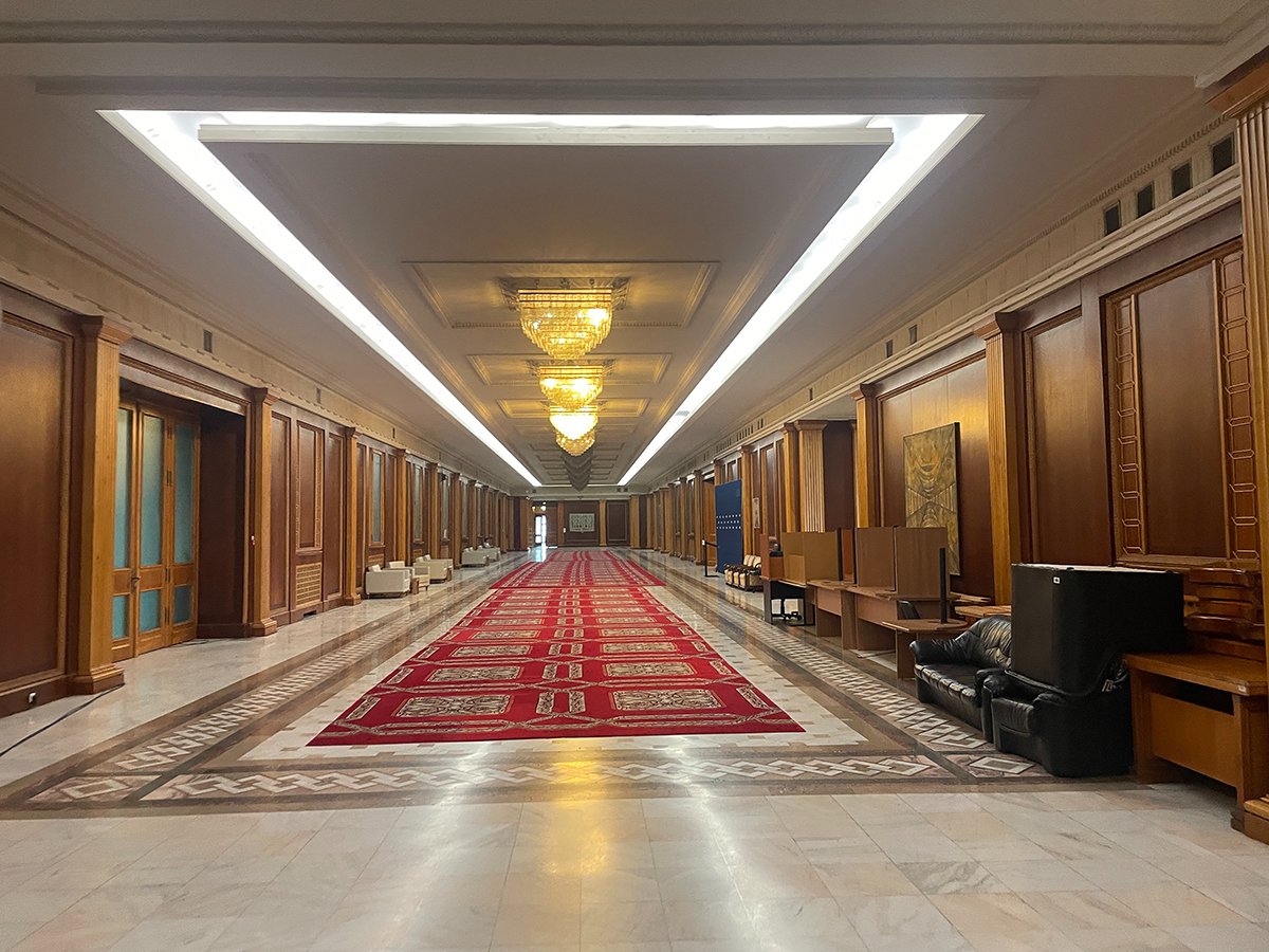 Внутри здания парламента. Фото: Илья Азар